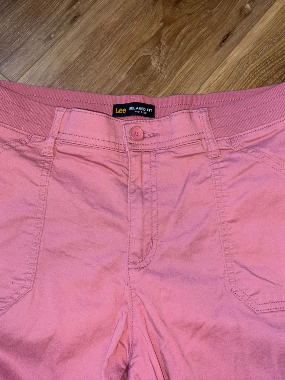Lee Pink Capris - Picture 2 of 5